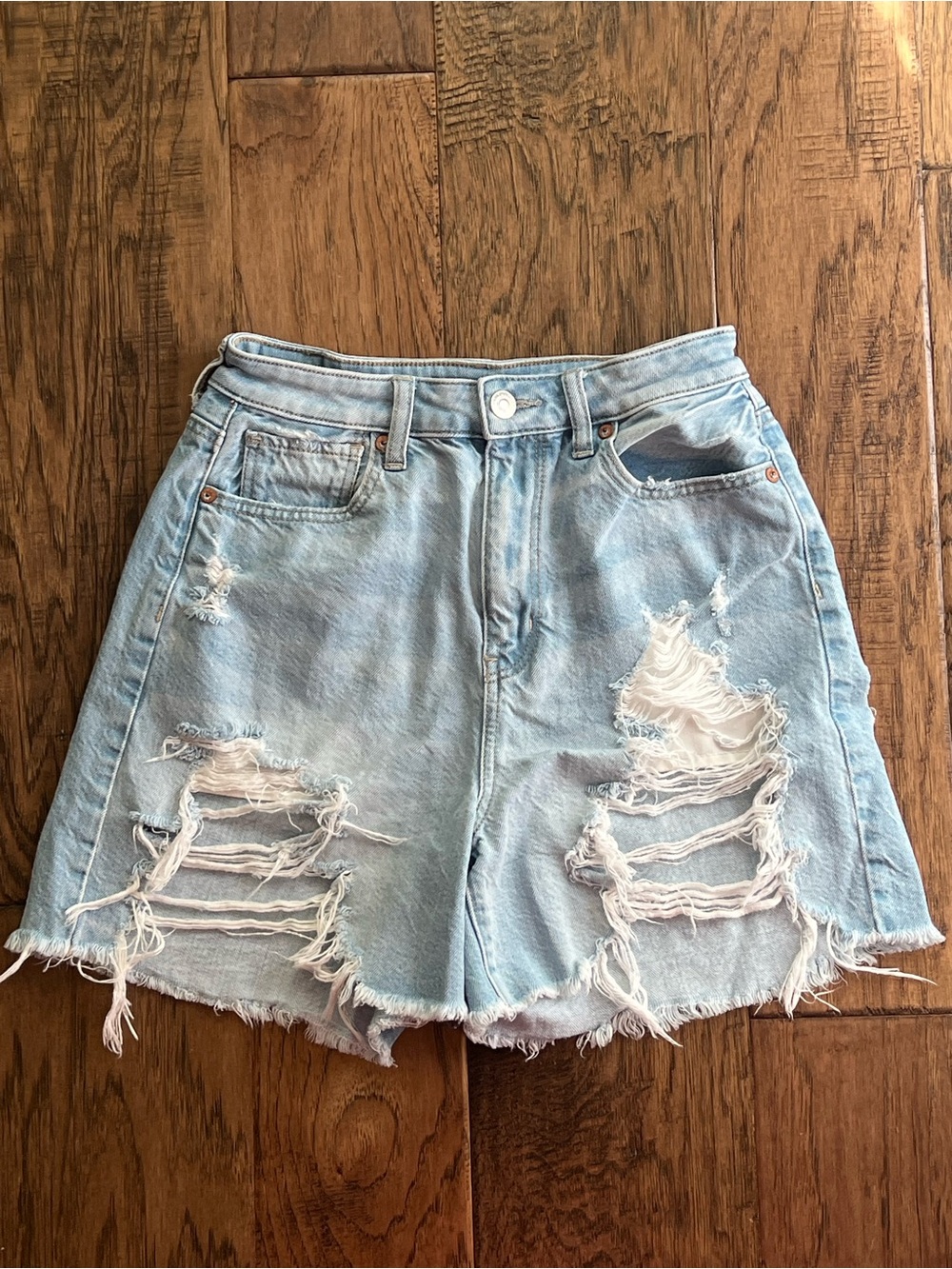 American Eagle Distressed High Rise Short (Light Wash)